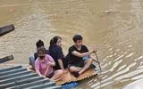 Toàn cảnh Thái Nguyên chìm trong biển nước, người dân bất lực nhìn tài sản trôi theo dòng nước