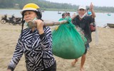 Lực lượng Công an bám biển giúp ngư dân chống cơn bão số 5