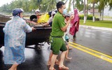Lực lượng Công an bám biển giúp ngư dân chống cơn bão số 5