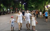 Phố đi bộ nhộn nhịp sau thời gian dừng hoạt động để chống dịch Covid-19