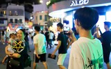 Phố đi bộ nhộn nhịp sau thời gian dừng hoạt động để chống dịch Covid-19