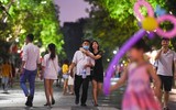 Phố đi bộ nhộn nhịp sau thời gian dừng hoạt động để chống dịch Covid-19
