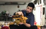 Độc đáo nghệ thuật tạo hình hổ từ gỗ mít và đá ong