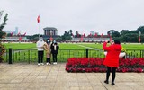 Người Hà Nội du xuân vui tươi, bình an
