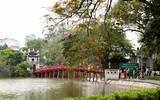 Sắc đỏ hoa phượng tô điểm phố phường Hà Nội 