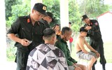 Luôn kề vai sát cánh giúp đỡ người dân 
