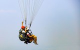 Trải nghiệm bay dù lượn ở Hà Nội