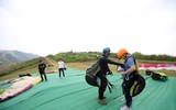 Trải nghiệm bay dù lượn ở Hà Nội