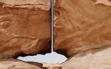 Vén màn bí ẩn tảng đá nghìn năm bị cắt đôi một cách hoàn hảo