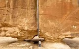 Vén màn bí ẩn tảng đá nghìn năm bị cắt đôi một cách hoàn hảo
