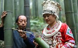 Bất ngờ với loại rượu thơm ngon, tinh khiết từ trong ống cây tre