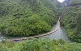 Kỳ lạ, cầu gỗ nổi giữa sông chịu được sức nặng 10.000 người, dù không có trụ chống