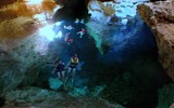 Độc đáo hồ trong suốt khiến người bơi như bay trong không trung