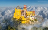 Lâu đài phủ sương, đẹp như trong chuyện cổ tích 