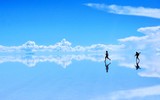 Check-in cánh đồng muối tựa gương phản chiếu kỳ ảo ở Bolivia