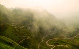 Cung đường 04 km với 24 khúc cua tựa “rắn trườn sườn núi ”