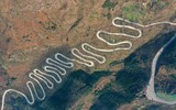 Cung đường 04 km với 24 khúc cua tựa “rắn trườn sườn núi ”