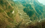 Cung đường 04 km với 24 khúc cua tựa “rắn trườn sườn núi ”