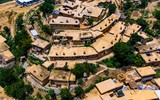 Ngôi làng độc đáo, có hàng trăm ngôi nhà đan xen, thông nhau