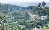 Ngôi làng đặc biệt nằm trên miệng núi lửa nhỏ, trong núi lửa to