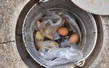 Ngôi làng đặc biệt nằm trên miệng núi lửa nhỏ, trong núi lửa to