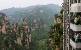 Trung Quốc xây thang máy cao nhất thế giới mà không có máy móc hỗ trợ