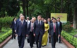 Tổng Bí thư Tô Lâm và Tổng thống Pháp thăm Khu di tích Chủ tịch Hồ Chí Minh 