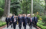 Tổng Bí thư Tô Lâm và Tổng thống Pháp thăm Khu di tích Chủ tịch Hồ Chí Minh 