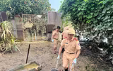 Tuổi trẻ Cảnh sát giao thông Hà Nội xung kích hỗ trợ người dân vùng ngập
