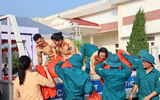Tuổi trẻ Cảnh sát giao thông Hà Nội xung kích hỗ trợ người dân vùng ngập