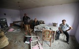 [ẢNH] Dân thường mắc kẹt trong cuộc giao tranh ác liệt giữa Amenia và Azerbaijan