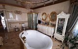 [ẢNH] Bên trong biệt thự dát vàng của Đại tá cảnh sát ‘mafia’ Nga