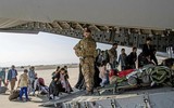 [ẢNH] Những hình ảnh đầu tiên về công dân Afghanistan được sơ tán đến Mỹ