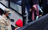 [ẢNH] Những hình ảnh đầu tiên về công dân Afghanistan được sơ tán đến Mỹ