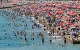 Người dân ‘quay cuồng’ với nhiệt độ cao chưa từng có trong lịch sử nước Anh