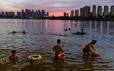 Người dân Trung Quốc ‘quay cuồng’ trong nắng nóng và hạn hán nghiêm trọng
