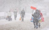 Người dân New York vật lộn trong trận bão tuyết lớn nhất năm 