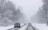 Người dân New York vật lộn trong trận bão tuyết lớn nhất năm 