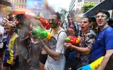 Tưng bừng Lễ hội té nước Songkran tại Thủ đô Bangkok của Thái Lan