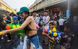 Tưng bừng Lễ hội té nước Songkran tại Thủ đô Bangkok của Thái Lan