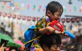 Tưng bừng Lễ hội té nước Songkran tại Thủ đô Bangkok của Thái Lan