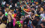 Tưng bừng Lễ hội té nước Songkran tại Thủ đô Bangkok của Thái Lan