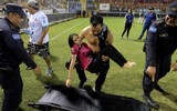 Hiện trường vụ giẫm đạp tại sân vận động ở El Salvador khiến 12 người chết