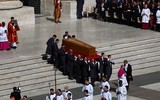 Hình ảnh các nhà lãnh đạo thế giới tham dự lễ tang Giáo hoàng Francis