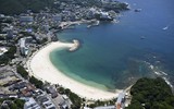 Cảnh người dân sơ tán sau trận động đất cực mạnh gây sóng thần ở Nga