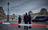 Trộm táo tợn tại Bảo tàng Louvre (Pháp): Nhiều đồ trang sức vô giá bị đánh cắp