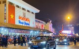 Khoảng khắc đầy tự hào và xúc động của nhân dân tại khu vực Ga Hà Nội 