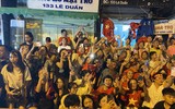 Khoảng khắc đầy tự hào và xúc động của nhân dân tại khu vực Ga Hà Nội 
