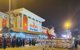Khoảng khắc đầy tự hào và xúc động của nhân dân tại khu vực Ga Hà Nội 