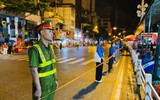 Ga Hà Nội: Trong mưa và trong sương vẫn rộn ràng không khí chờ xem tổng duyệt A80